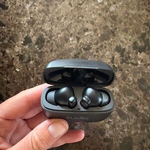 Sudio Black True Wireless Earbuds black Bluetooth connection noise canceling